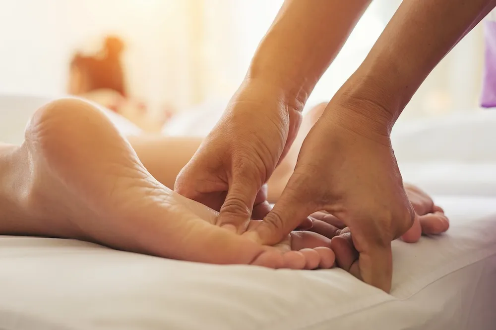 FOOT MASSAGE FOOT MASSAGE